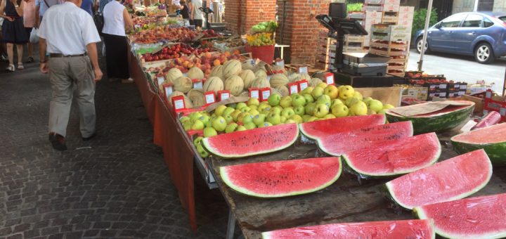 Un giro al mercato giorni d'estate