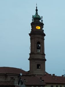 Parrocchia di Carignano, campanile illuminato
